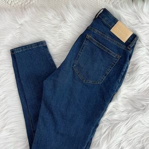 The Curvy Authentic Stretch High-Rise Skinny Jean 27 regular